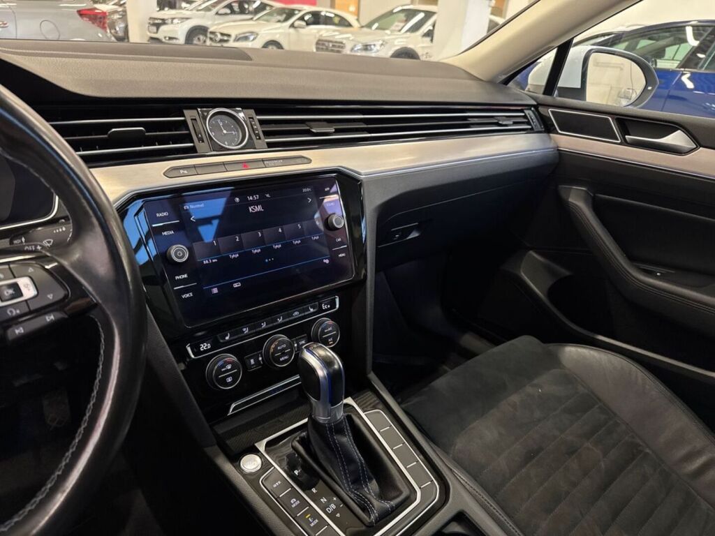 Volkswagen Passat 2018 Valkoinen