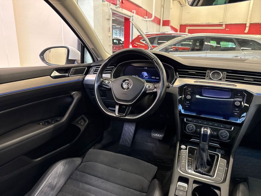 Volkswagen Passat 2018 Valkoinen