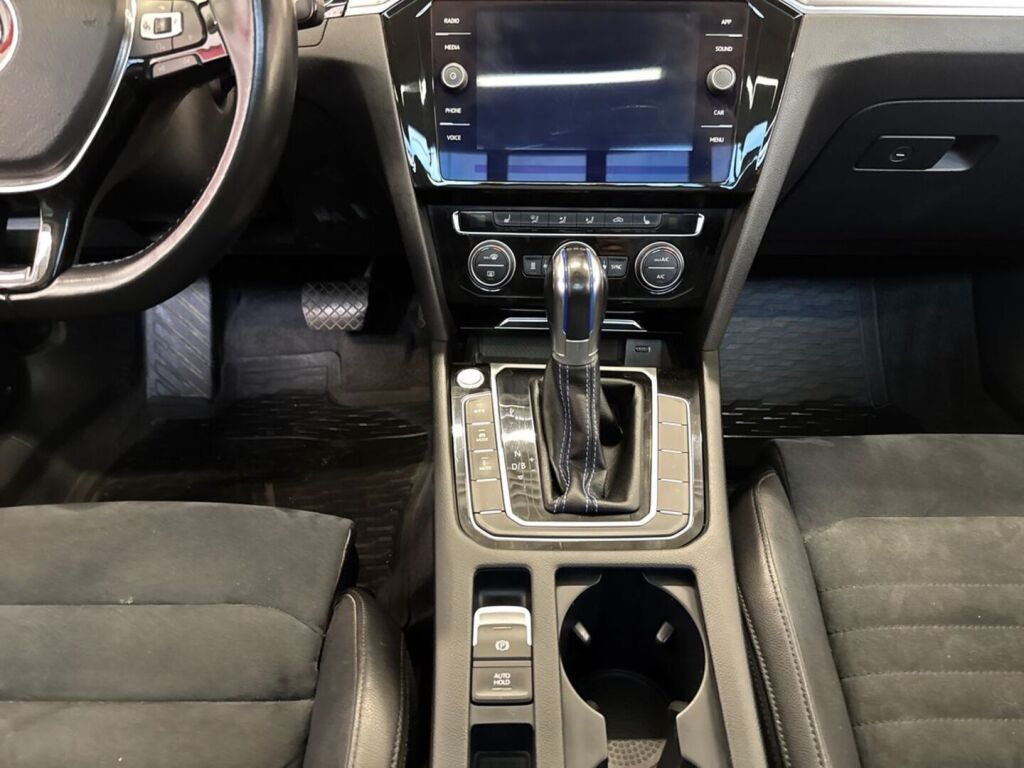 Volkswagen Passat 2018 Valkoinen