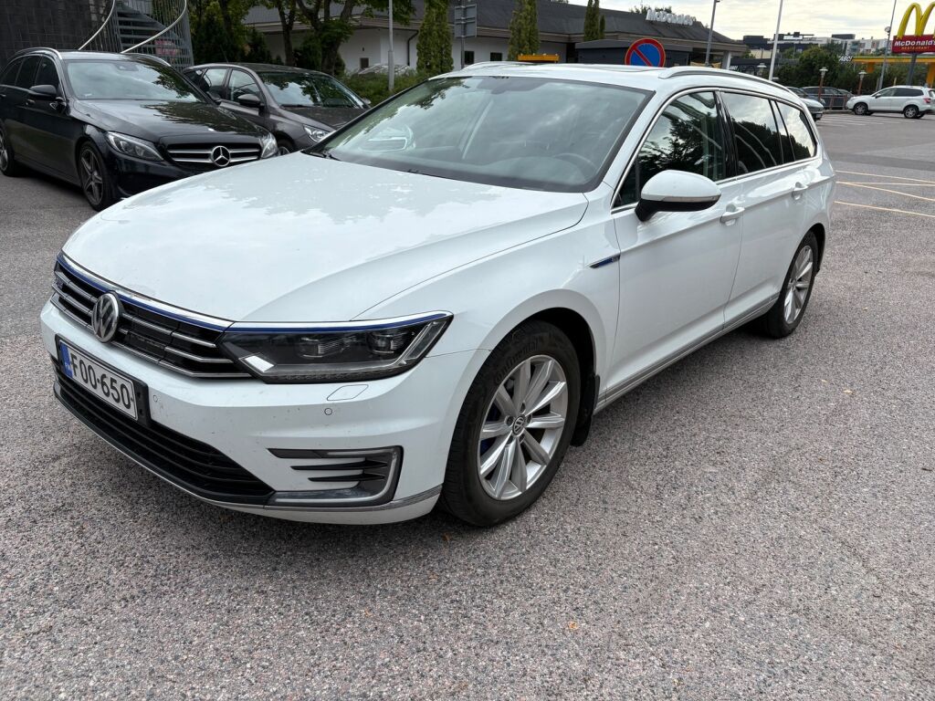 Volkswagen Passat 2018 Valkoinen