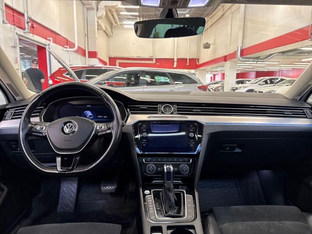 Volkswagen Passat 2018 Valkoinen