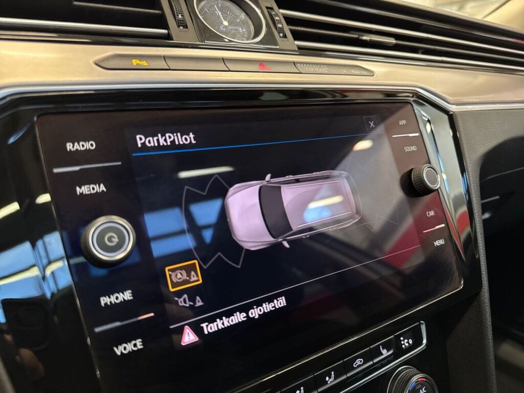 Volkswagen Passat 2018 Valkoinen