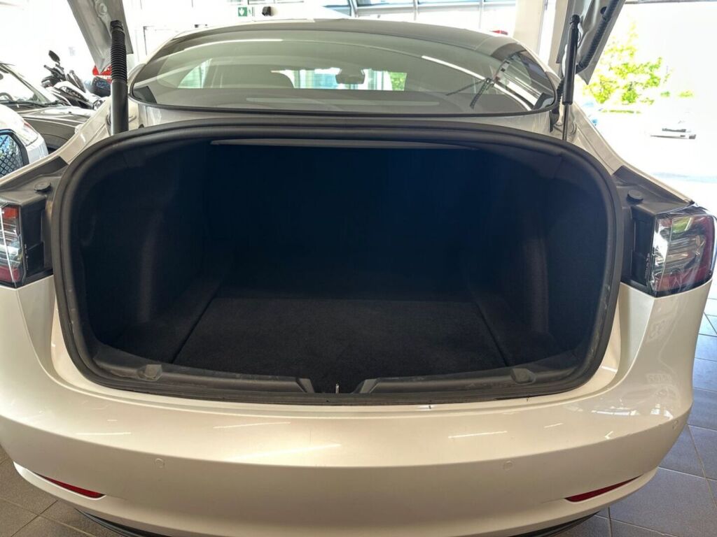 Tesla Model 3 2021 Valkoinen