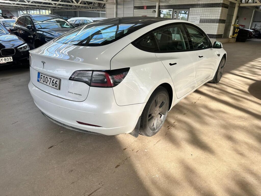 Tesla Model 3 2021 Valkoinen