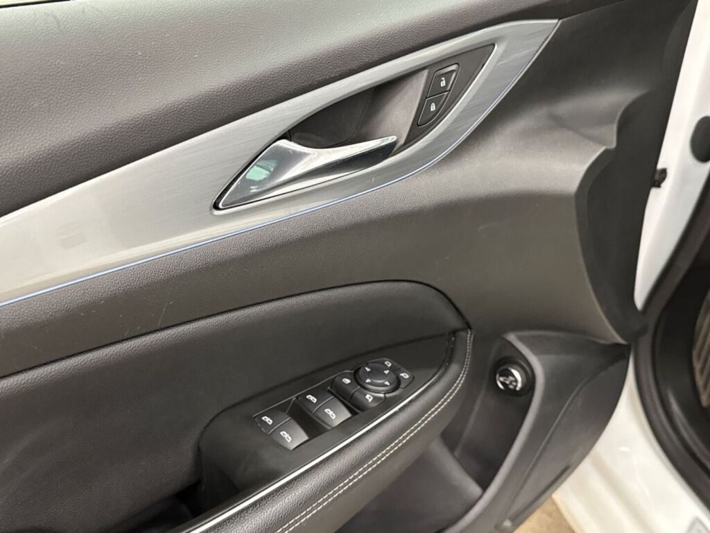 Opel Insignia 2021 Valkoinen