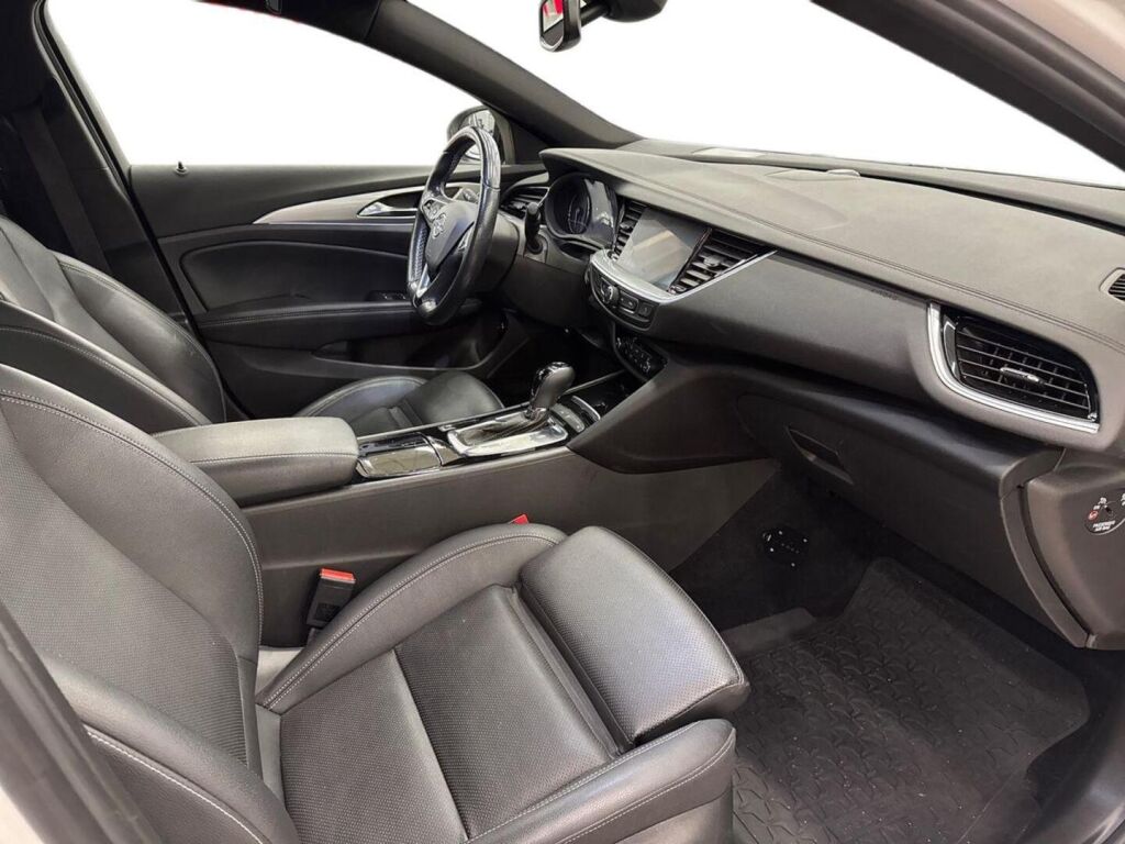 Opel Insignia 2021 Valkoinen