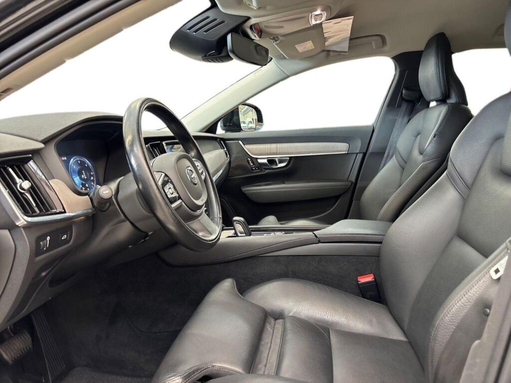 Volvo V90 Cross Country 2021 Musta
