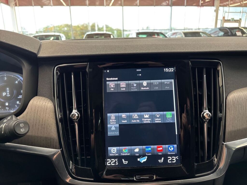 Volvo V90 Cross Country 2021 Musta
