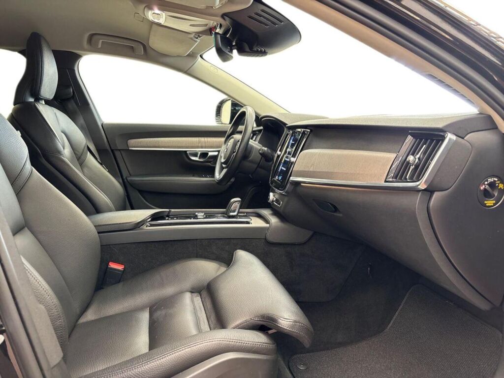 Volvo V90 Cross Country 2021 Musta