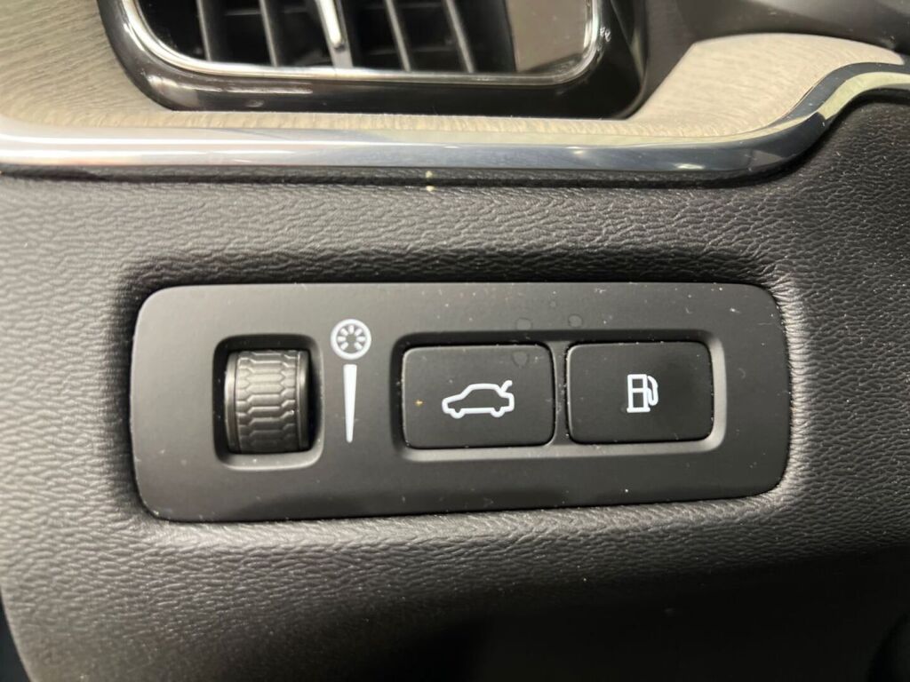 Volvo XC60 2021 Sininen