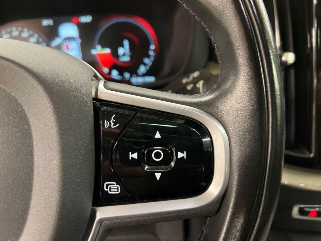 Volvo XC60 2021 Sininen