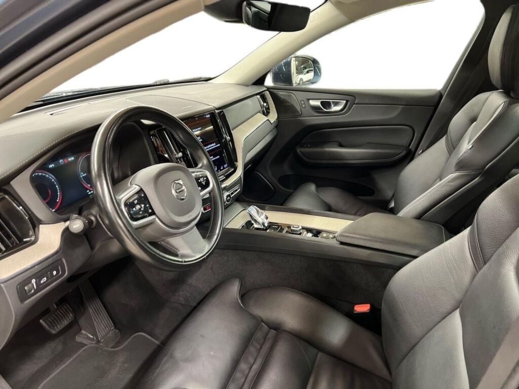 Volvo XC60 2021 Sininen