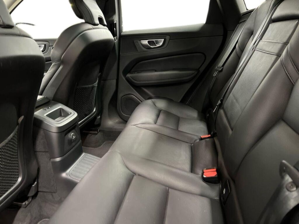 Volvo XC60 2021 Sininen