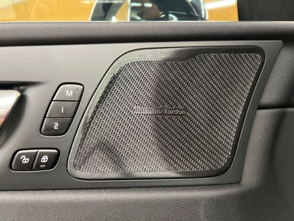 Volvo XC60 2021 Sininen