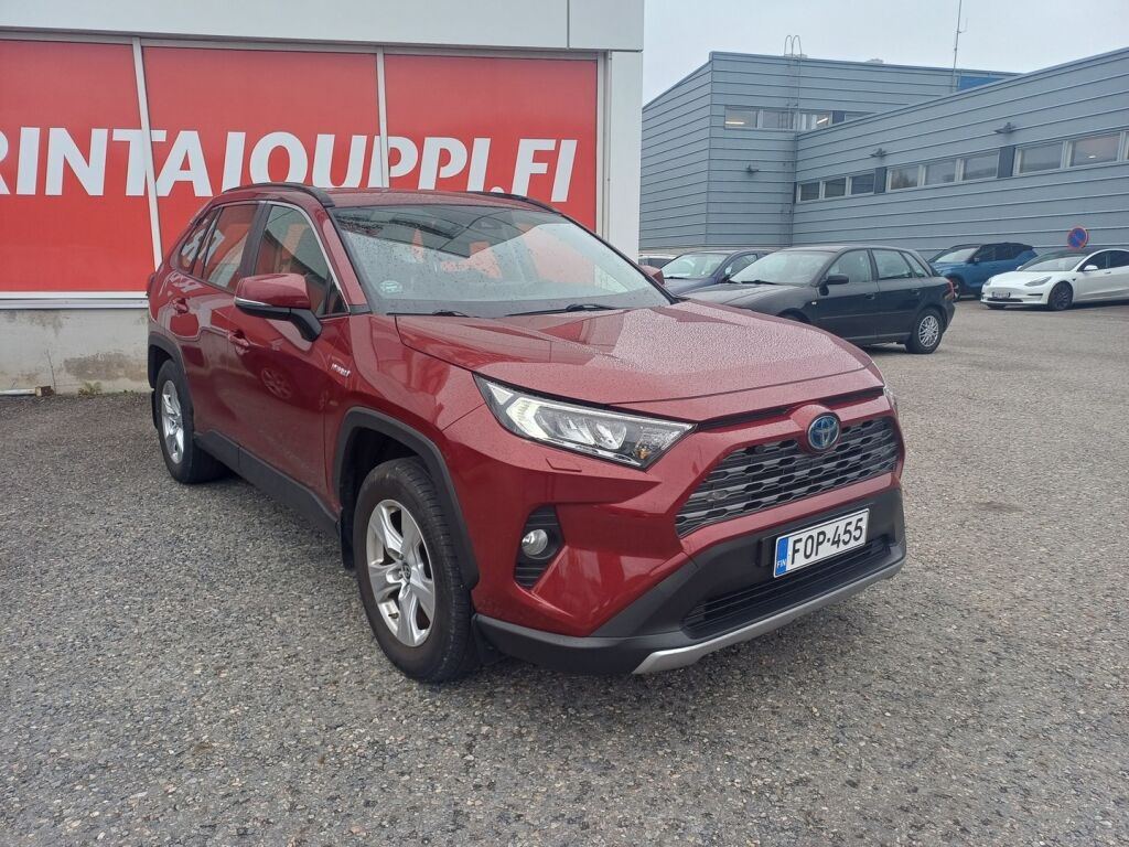 Toyota RAV4 2021 Punainen
