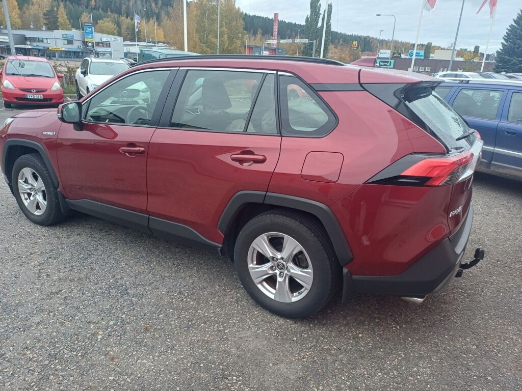 Toyota RAV4 2021 Punainen