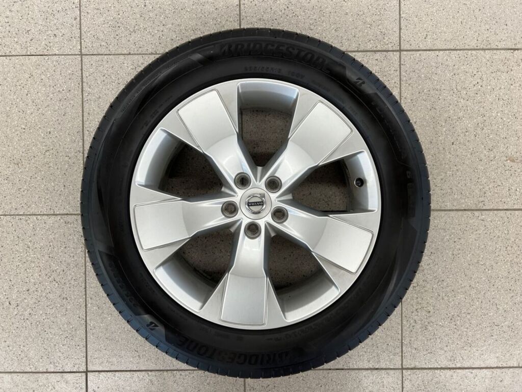 Volvo XC40 2021 Musta