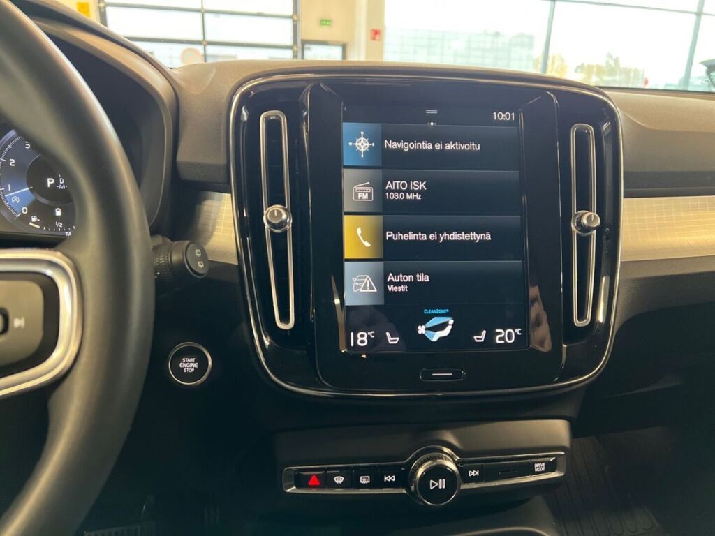 Volvo XC40 2021 Musta