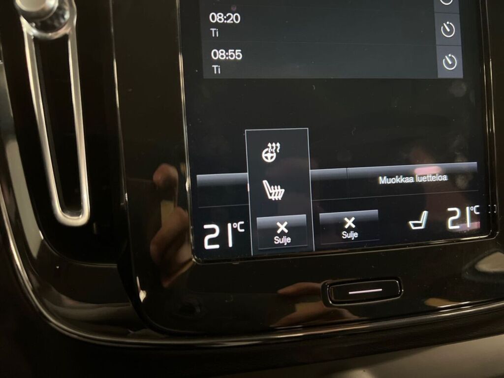 Volvo XC40 2021 Musta
