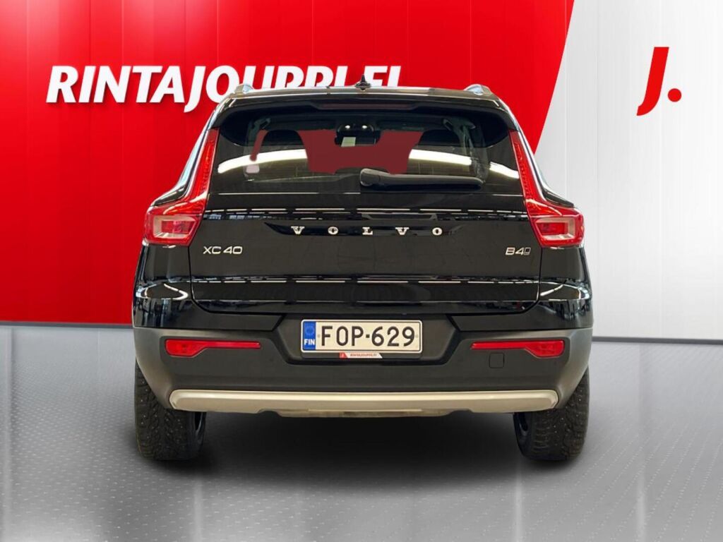 Volvo XC40 2021 Musta