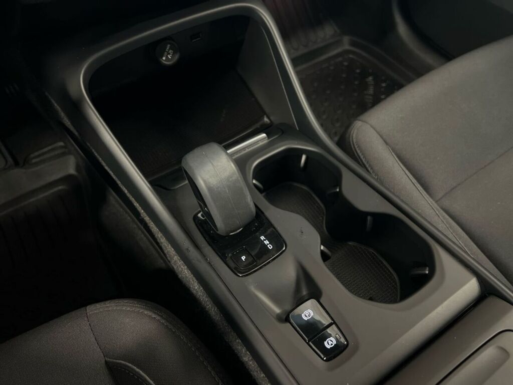 Volvo XC40 2021 Musta