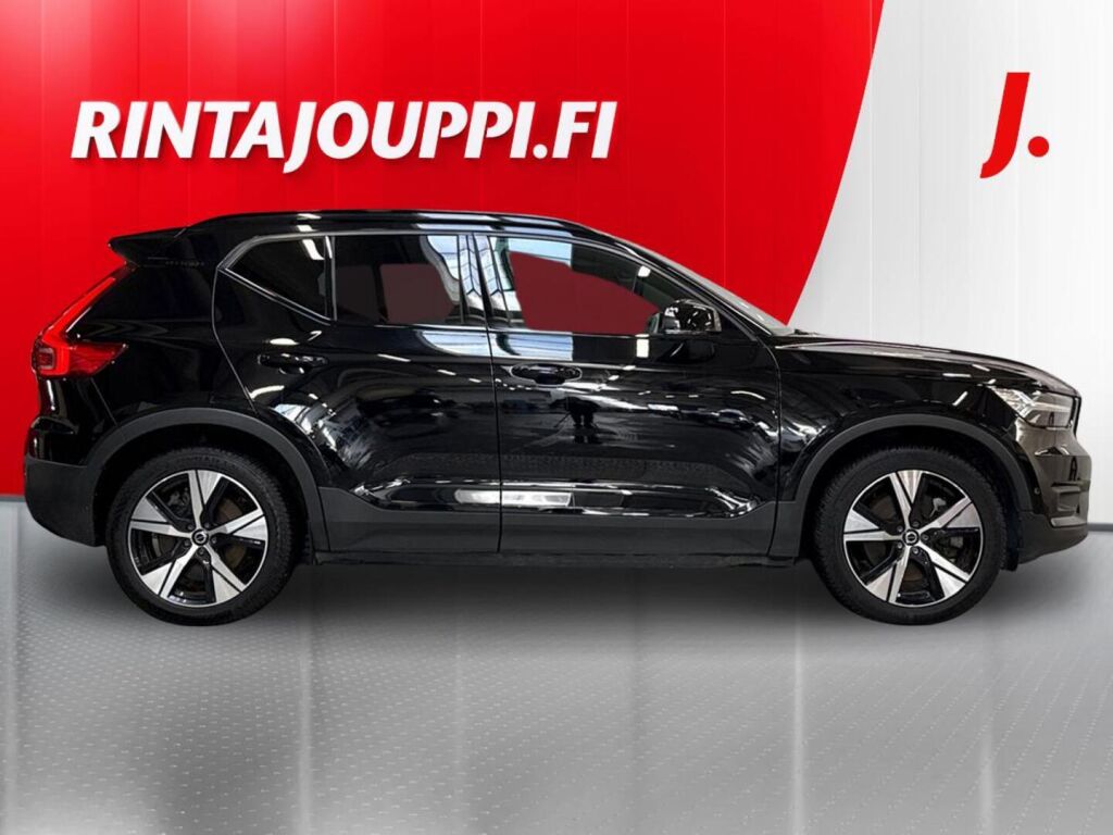 Volvo XC40 2022 Musta