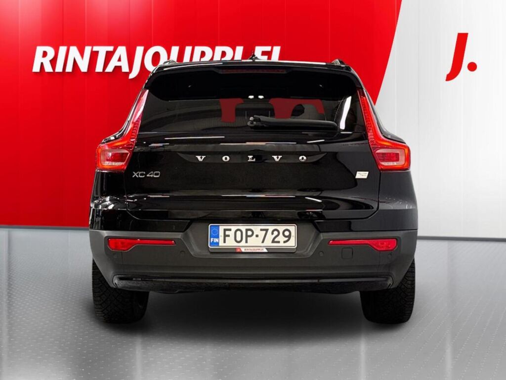 Volvo XC40 2022 Musta
