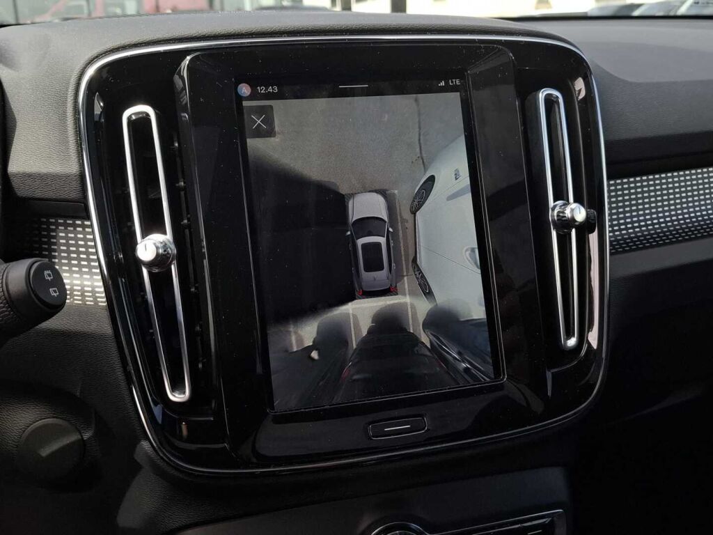 Volvo XC40 2022 Musta