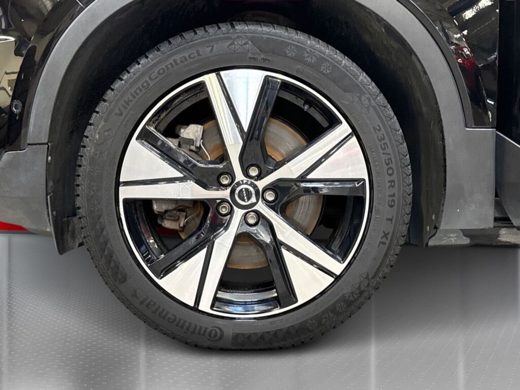 Volvo XC40 2022 Musta