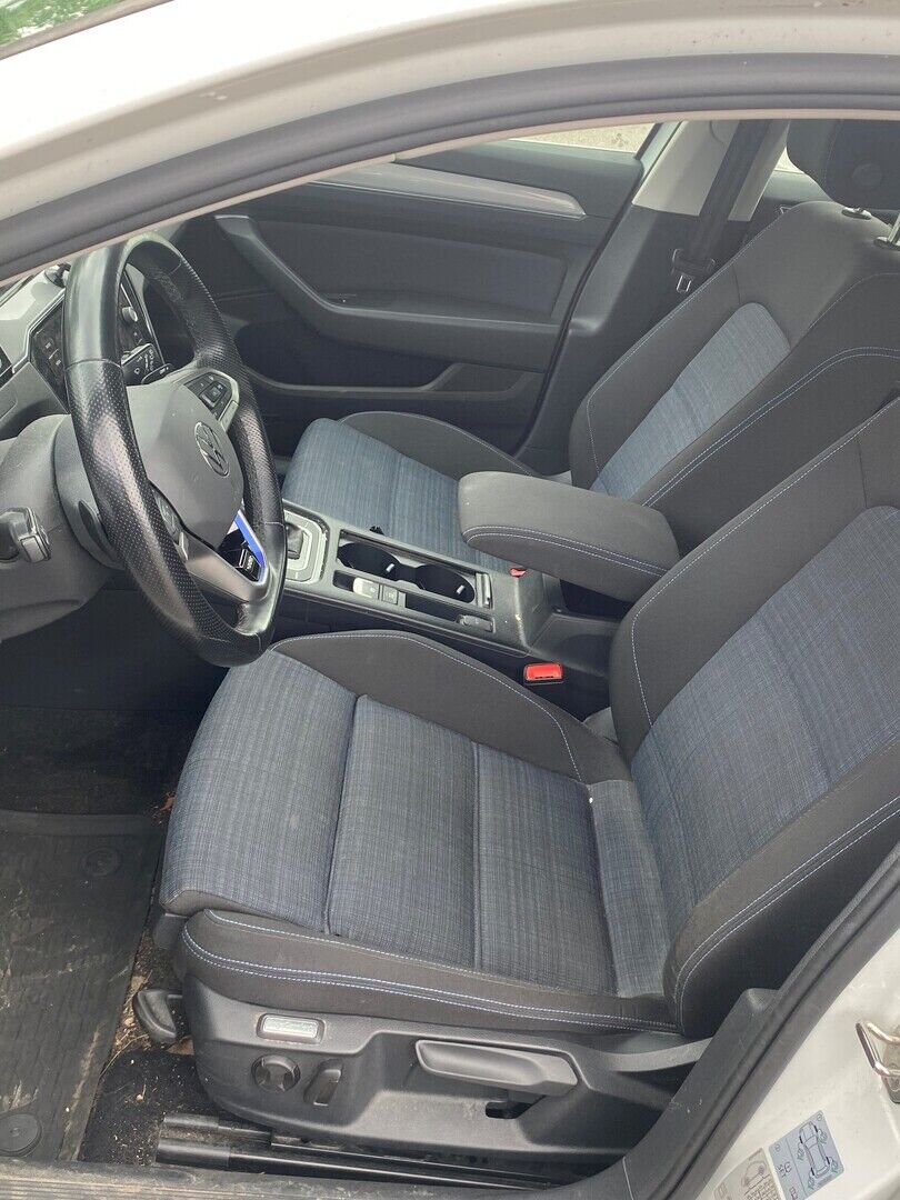 Volkswagen Passat 2021 Valkoinen