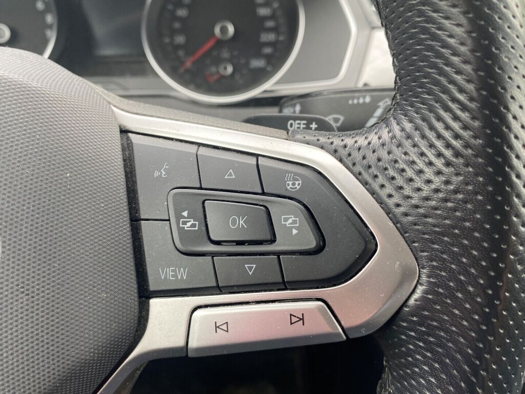 Volkswagen Passat 2021 Valkoinen