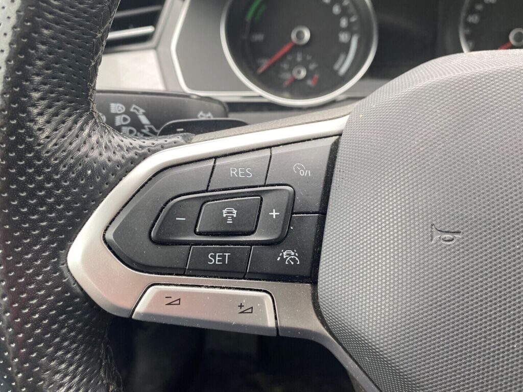 Volkswagen Passat 2021 Valkoinen