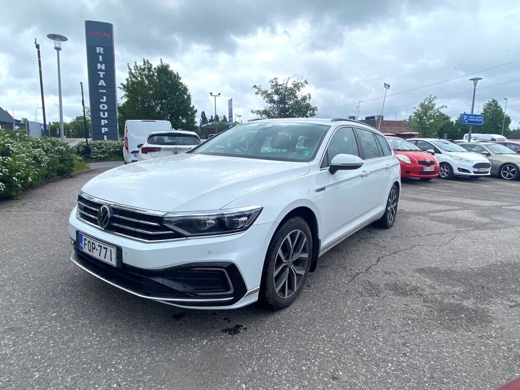Volkswagen Passat 2021 Valkoinen