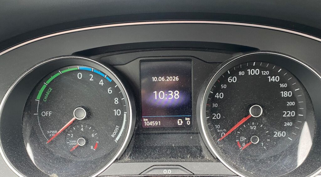 Volkswagen Passat 2021 Valkoinen