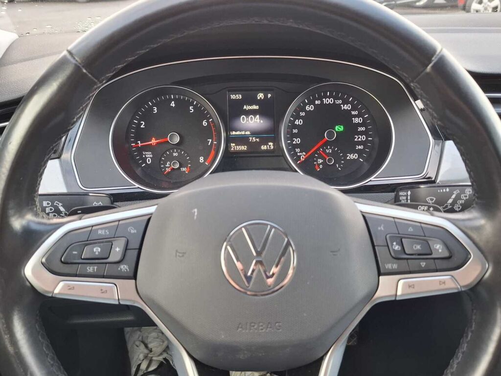 Volkswagen Passat 2021 Sininen