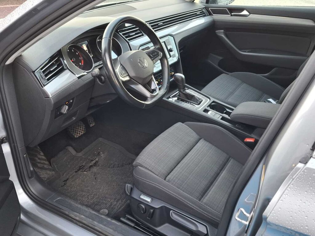 Volkswagen Passat 2021 Sininen