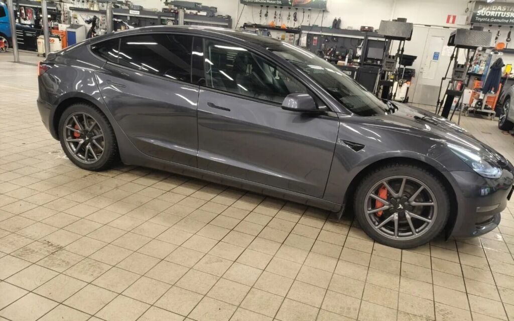 Tesla Model 3 2021 Harmaa