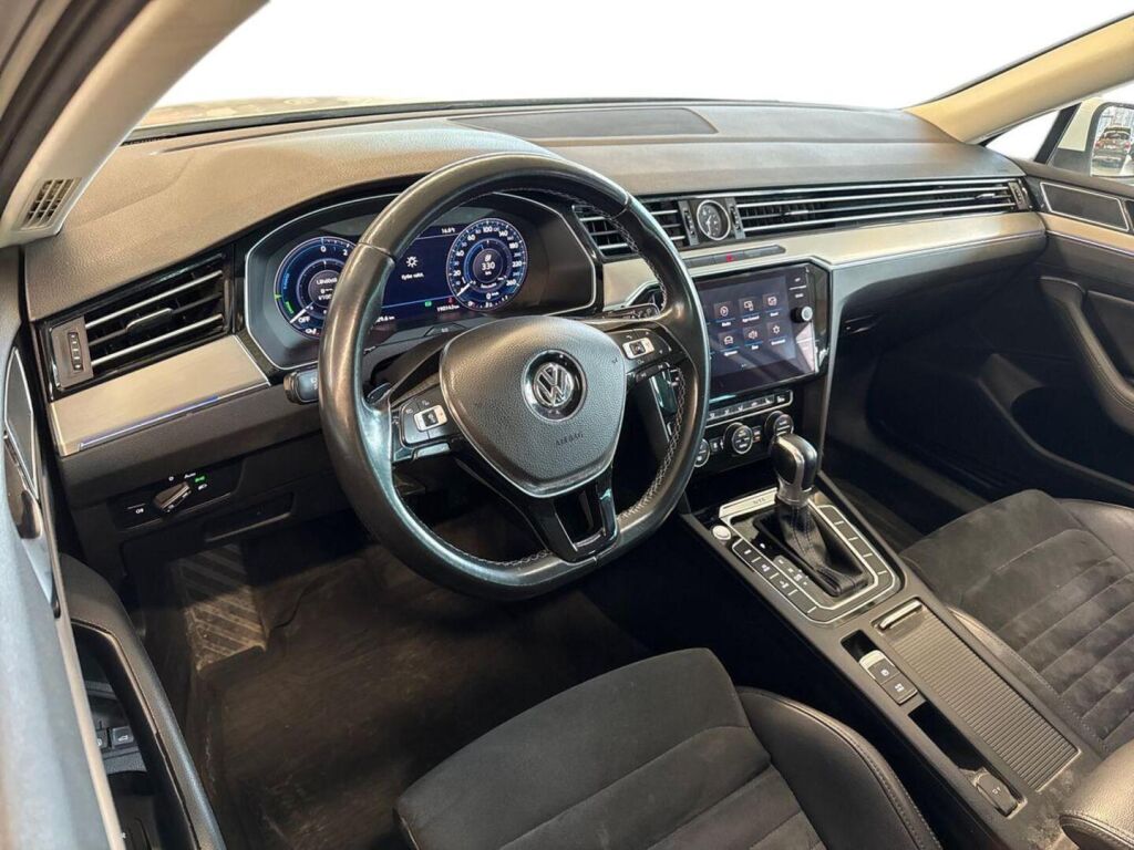Volkswagen Passat 2018 Valkoinen