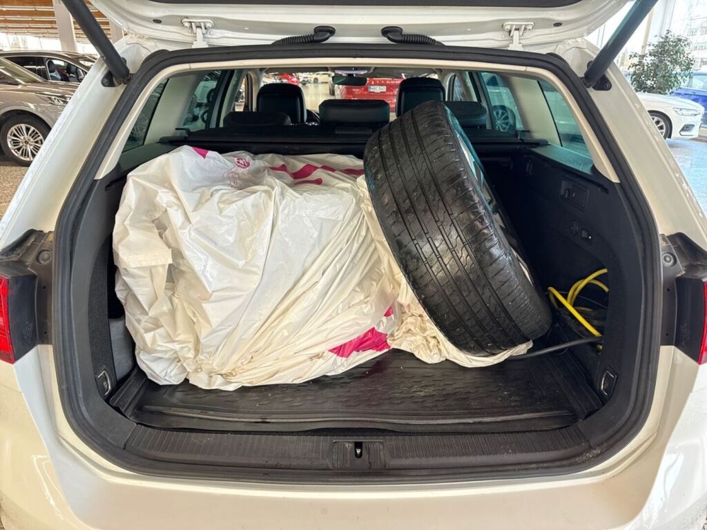 Volkswagen Passat 2018 Valkoinen