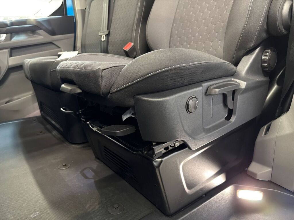 Ford Transit Custom 2026 Sininen