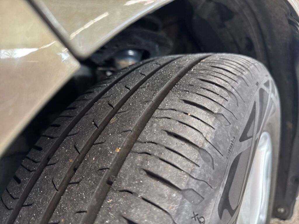 Toyota Yaris 2021 Metallinhohto Ruskea (beige)