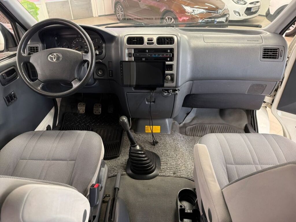 Toyota Hiace 2009 Valkoinen