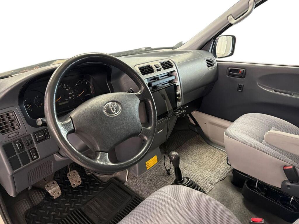 Toyota Hiace 2009 Valkoinen