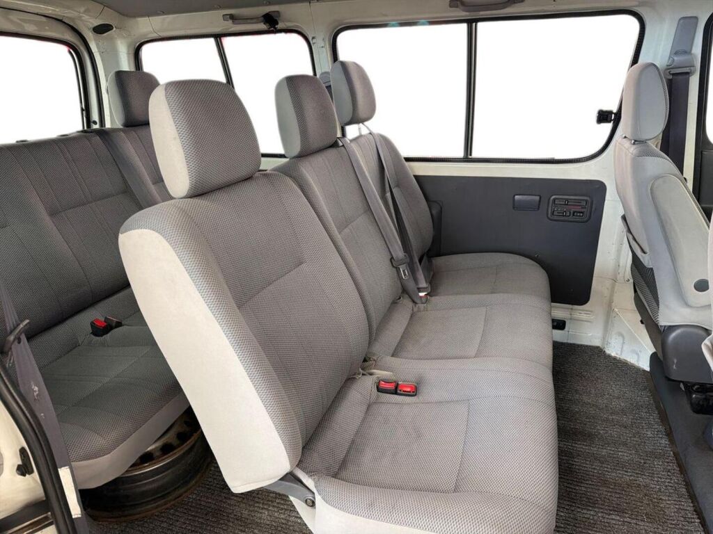 Toyota Hiace 2009 Valkoinen