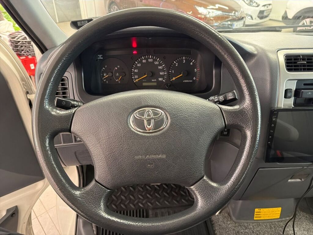 Toyota Hiace 2009 Valkoinen