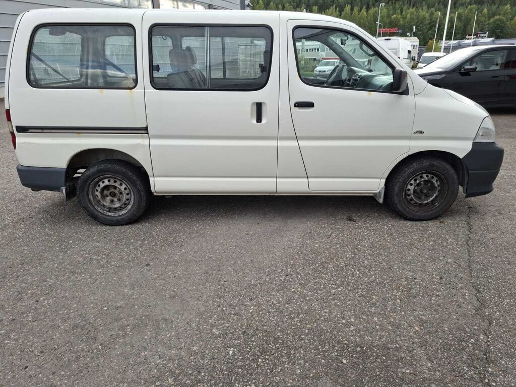 Toyota Hiace 2009 Valkoinen