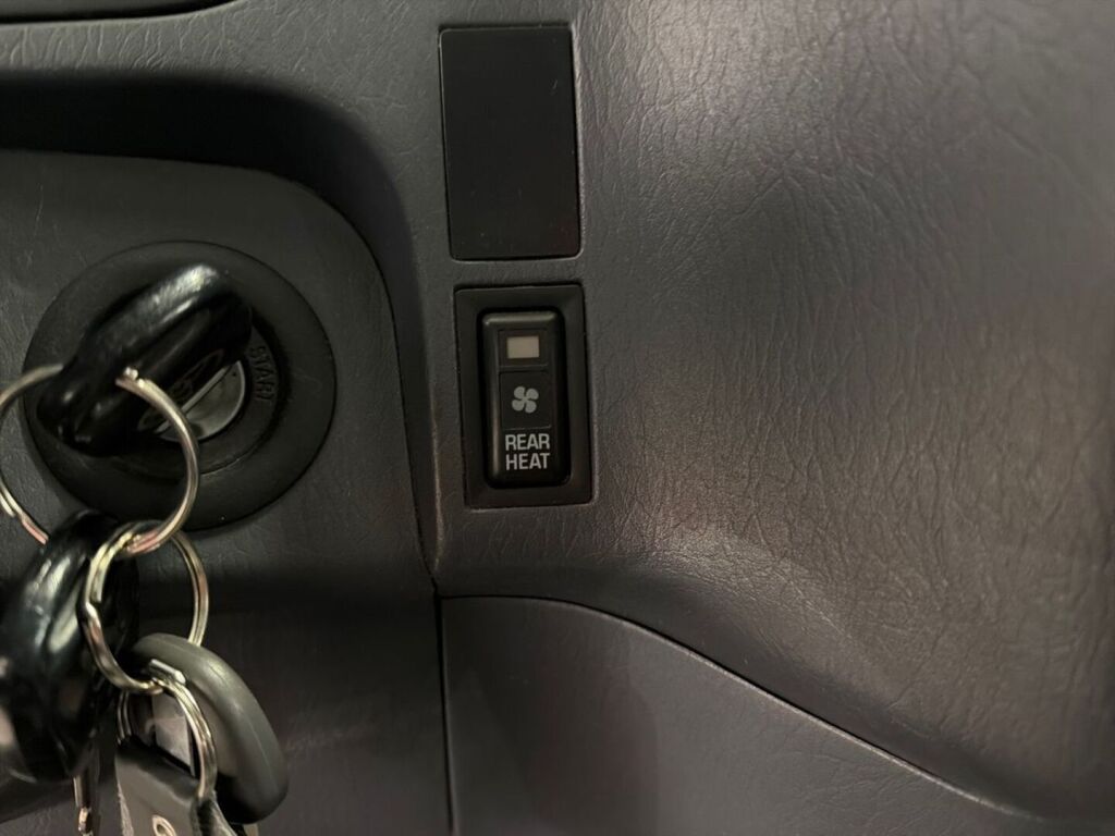 Toyota Hiace 2009 Valkoinen