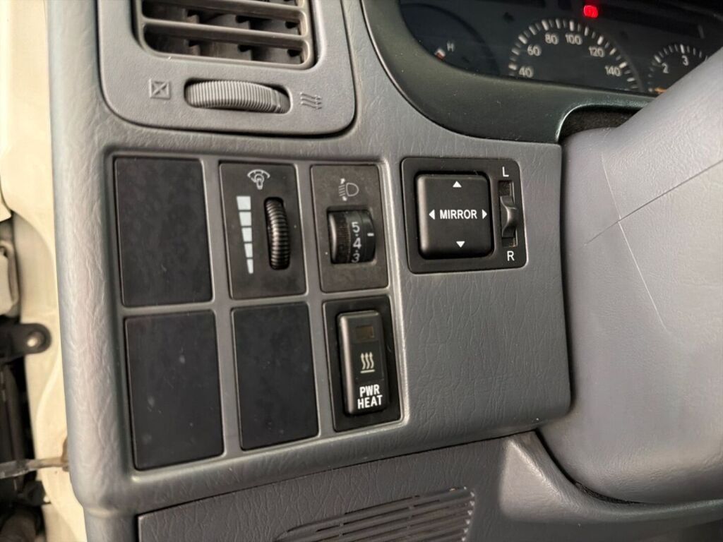 Toyota Hiace 2009 Valkoinen
