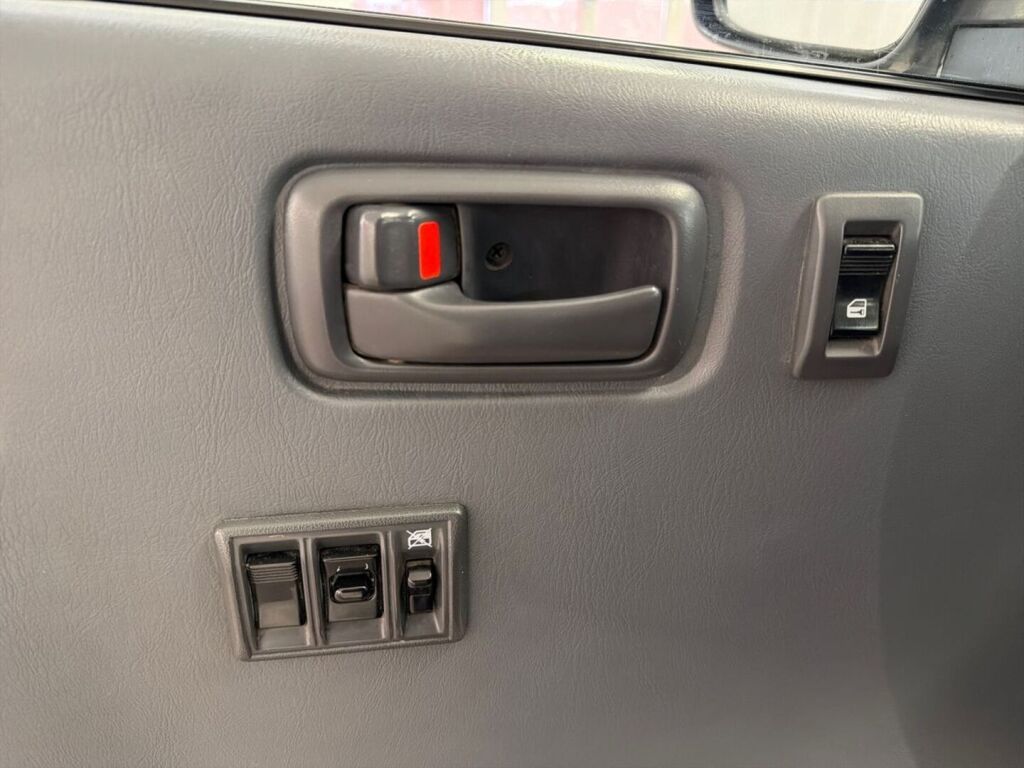 Toyota Hiace 2009 Valkoinen