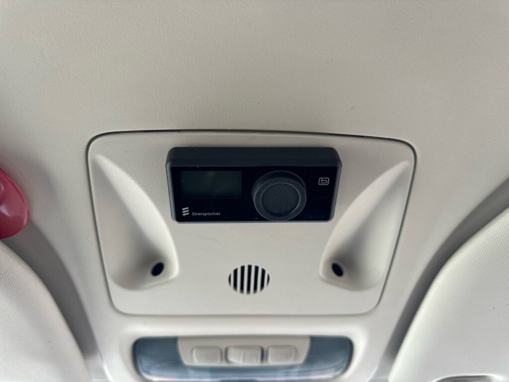 Ford Transit Courier 2021 Punainen